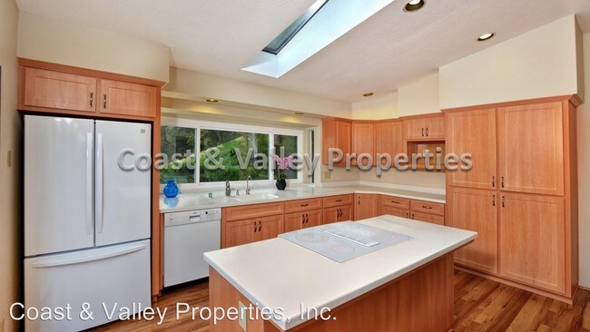 Foto del edificio - 3 br, 2 bath House - 212 A San Benancio Rd.