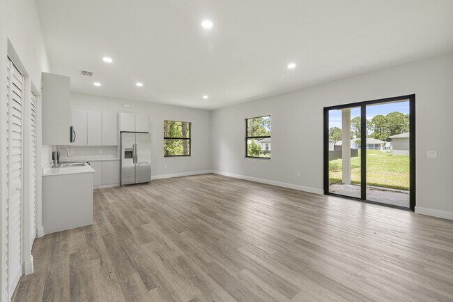 Foto del edificio - 827 Carpenter St E