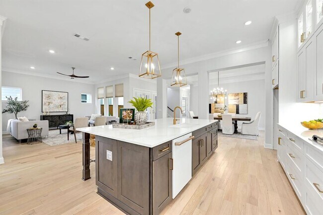 Building Photo - 3507 Cepeda St