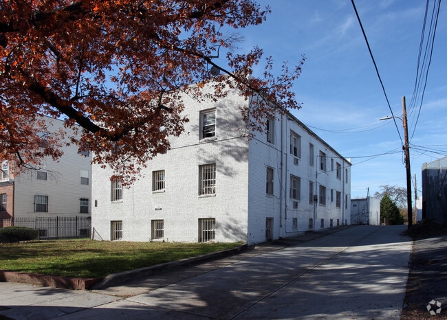 Photo - 324 61st St Apartments