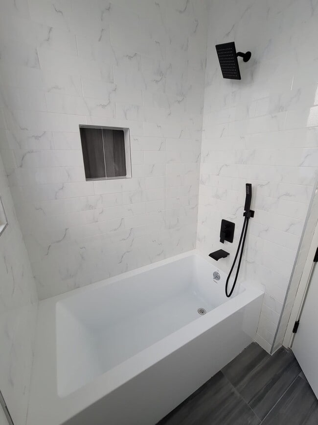 Bathroom - 682 Whitney Ave