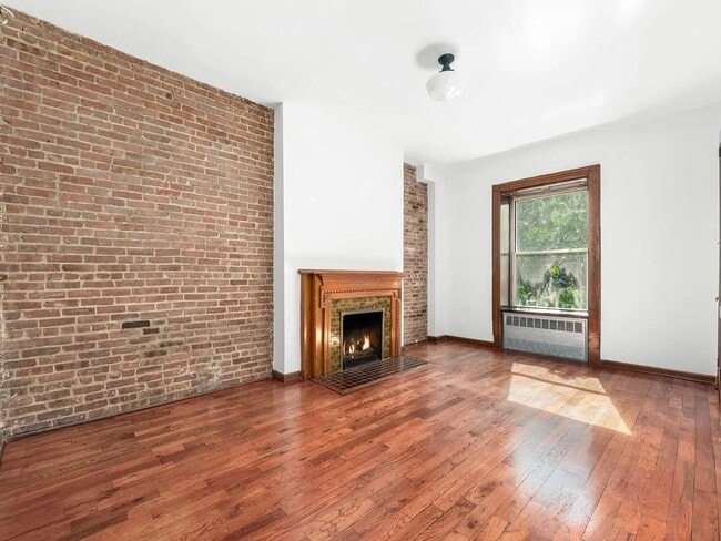 Building Photo - 145 W 80th St