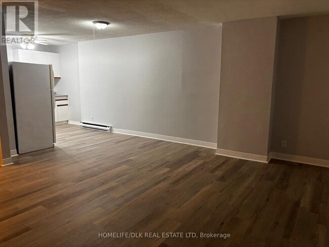 Building Photo - 10 King St E