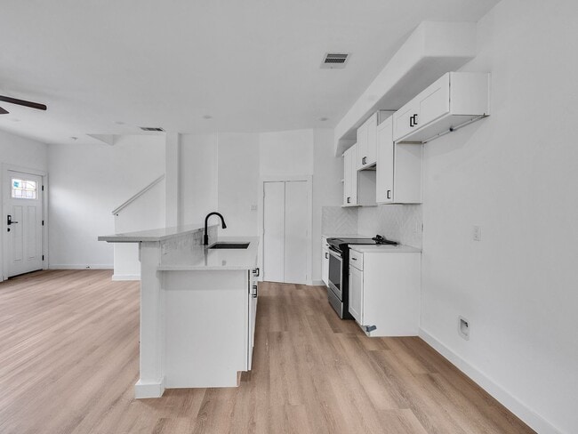 Brand New 3 Bed / 3.5 Bath Duplex Move-In Ready! - Brand New 3 Bed / 3.5 Bath Duplex Move-In Ready! House