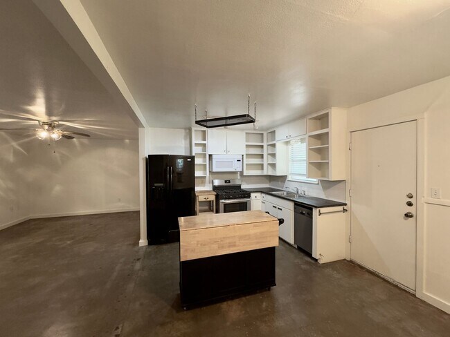 Building Photo - 4708 Red River St