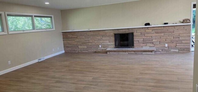 Foto del edificio - 4129 Scenic Ave