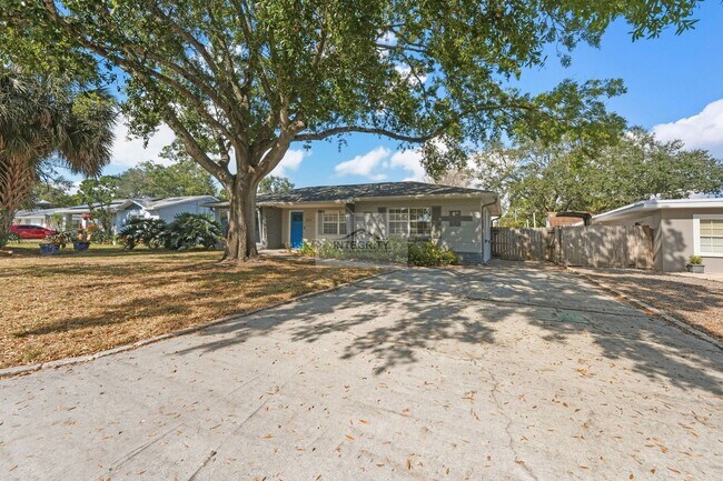 Foto del edificio - 4619 W Bay Villa Ave