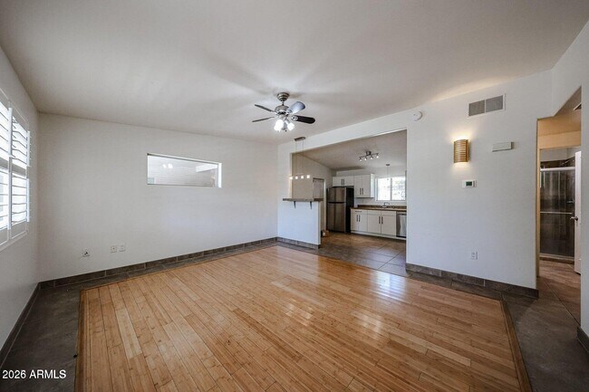 Building Photo - 1219 E Colter St