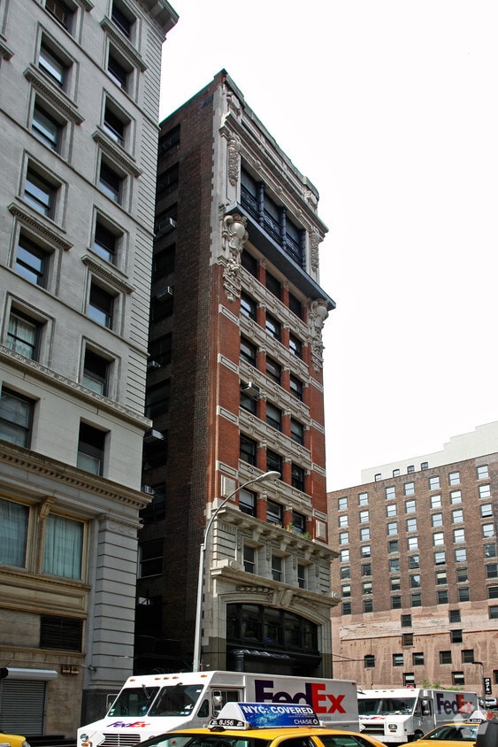 Building Photo - 4 W 22nd St