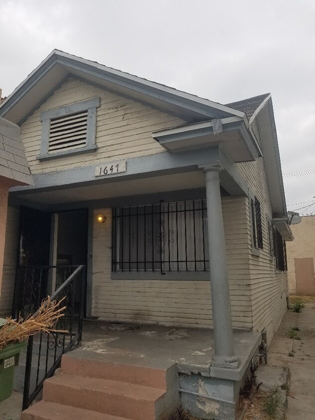 Primary Photo - 1647 W Vernon Ave