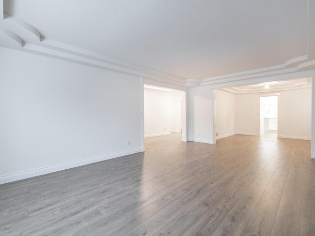 Building Photo - 12572-12518 18 Ave