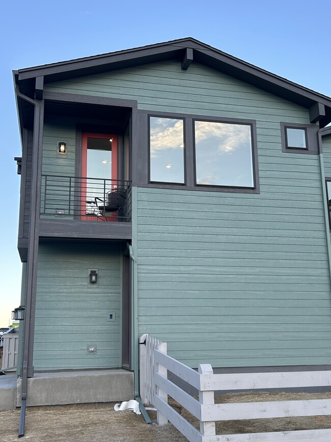 2nd floor private balcony - 11160 Vibrato Ln