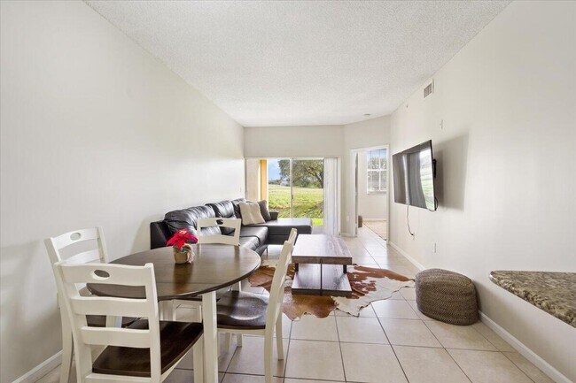 Building Photo - 2060 Greenview Shores Blvd