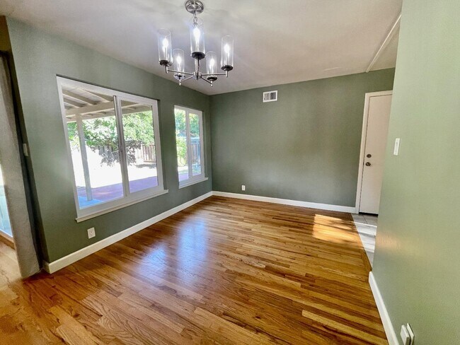Building Photo - 1604 Collingwood Ave