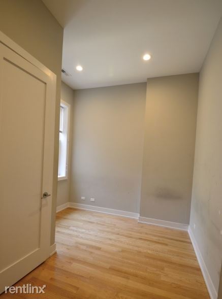 Building Photo - 2226 W Warren Blvd