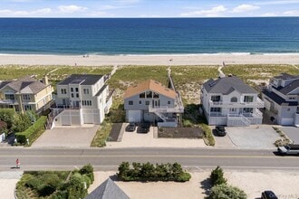 Building Photo - 717 Dune Rd
