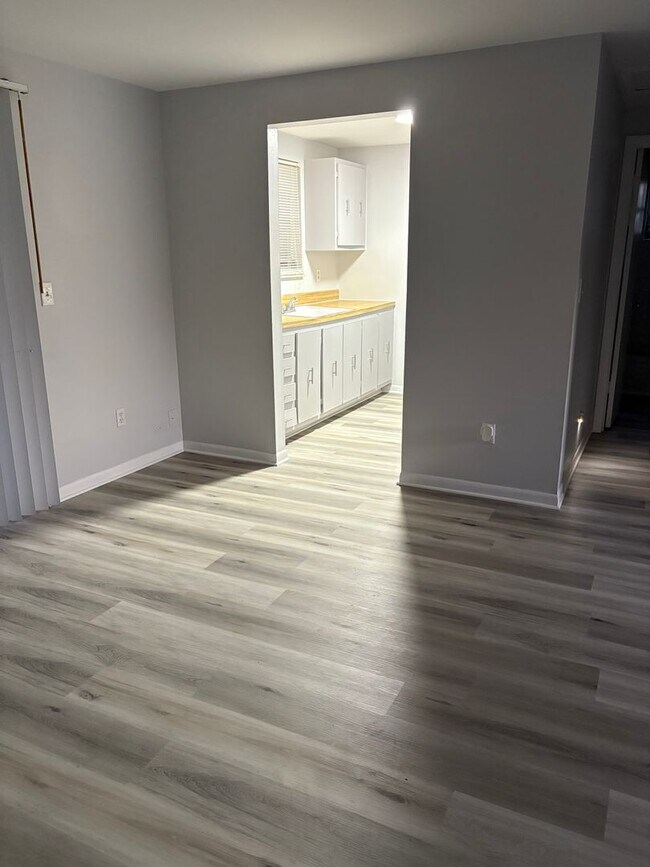 Foto del edificio - Great 2 large Bedrooms and 2 bath Beauty! Wonderful location. Call Sheila 407-687-7900