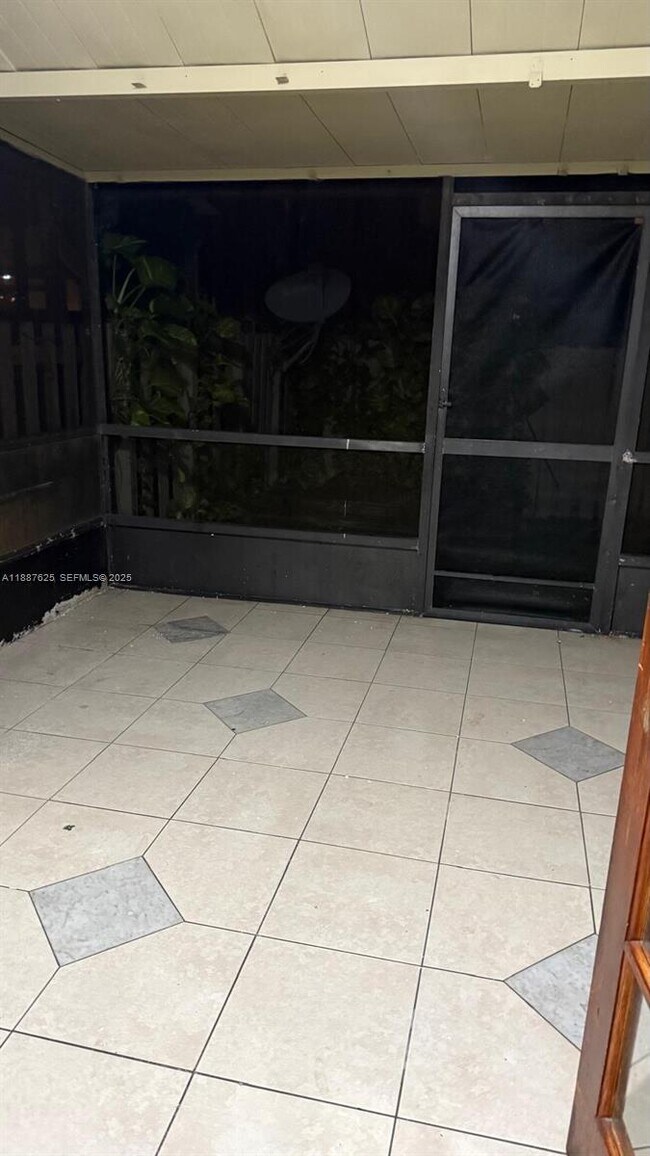 Foto del edificio - 11153 NW 37th St