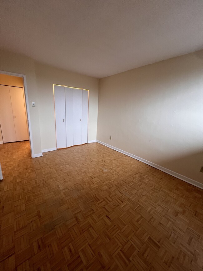 Photo du bâtiment - 345 Laurier Ave E