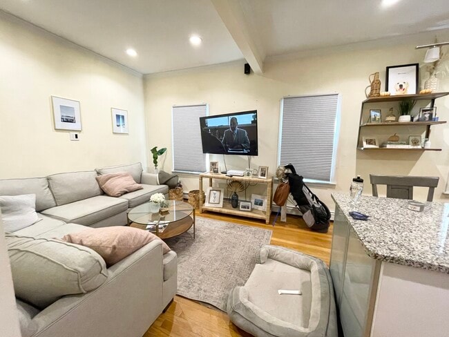 Building Photo - 174 Bolton St