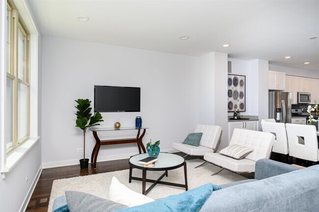 Foto del edificio - 3233 S Stewart Ave