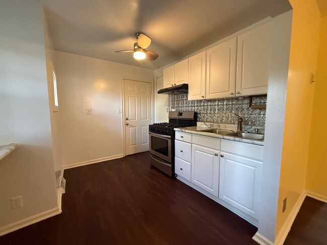 Building Photo - 1610 Goldenrod Terrace