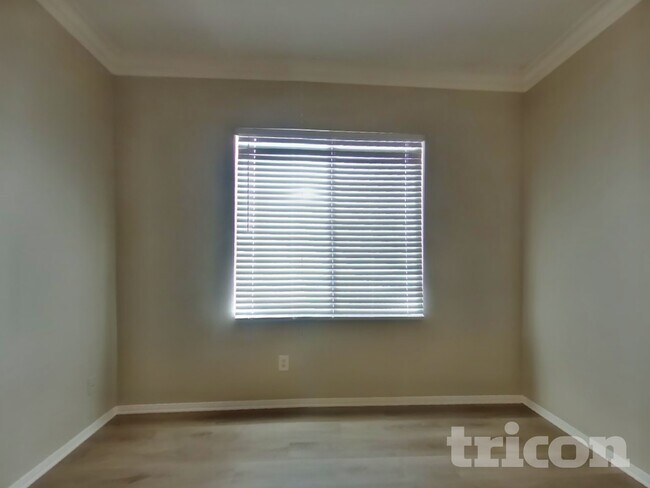 Foto del edificio - 33558 Iris Ln