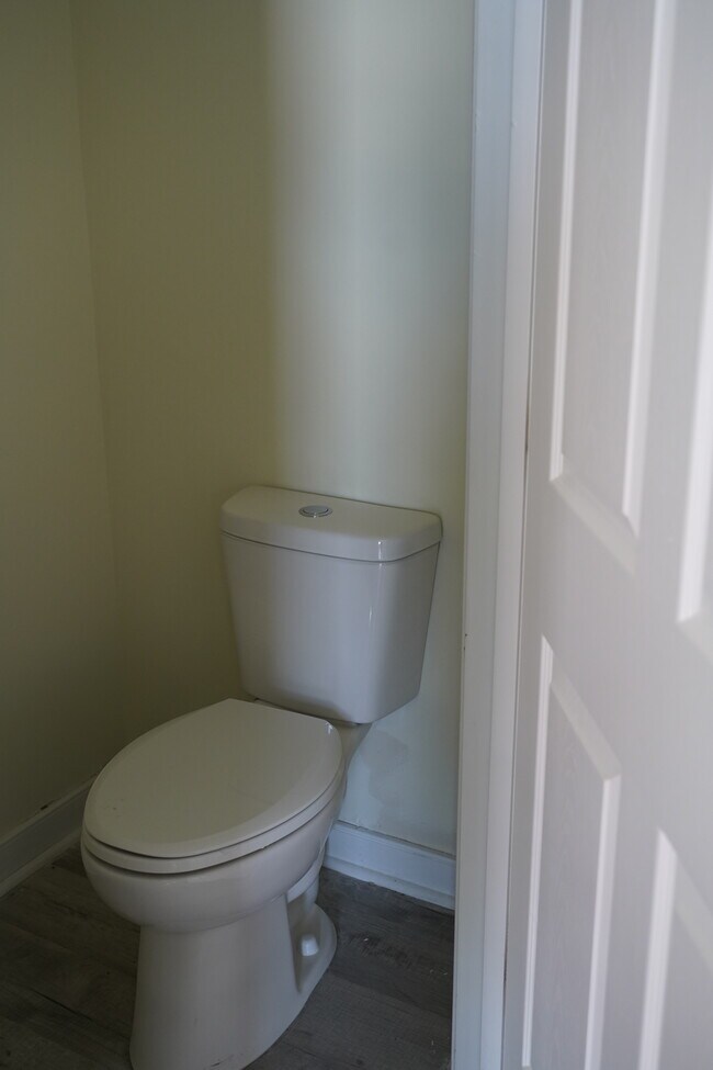 Baño en planta baja - 1028 Halifax St