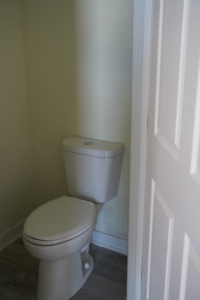 Bathroom downstairs - 1028 Halifax St