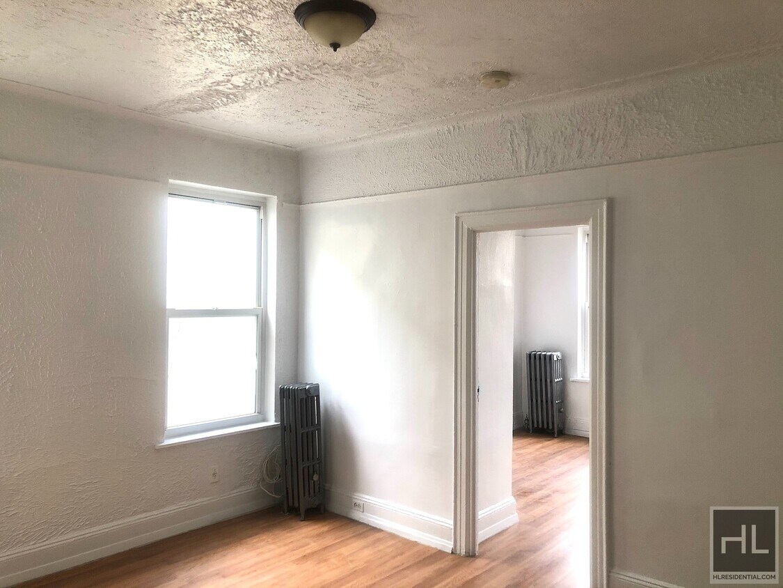 STEINWAY STREET Room for Rent in Queens, NY