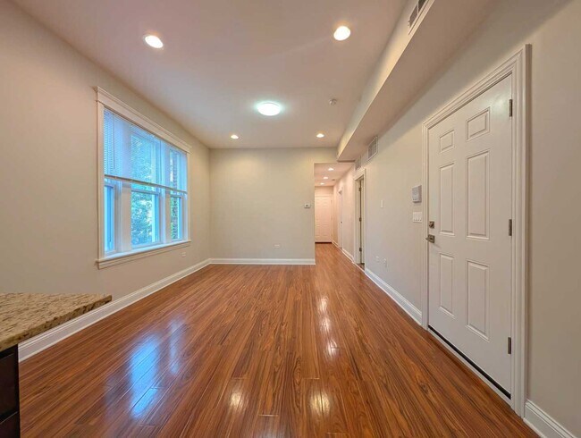 Foto del edificio - 2048 W Evergreen Ave