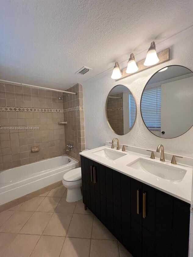 Foto principal - 4241 W McNab Rd