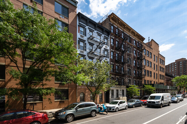 Foto del edificio - 323 E 21st St