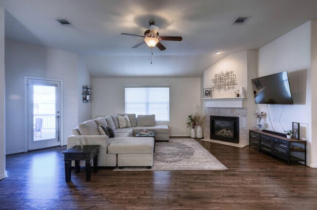 Foto del edificio - 108 Cove Cir