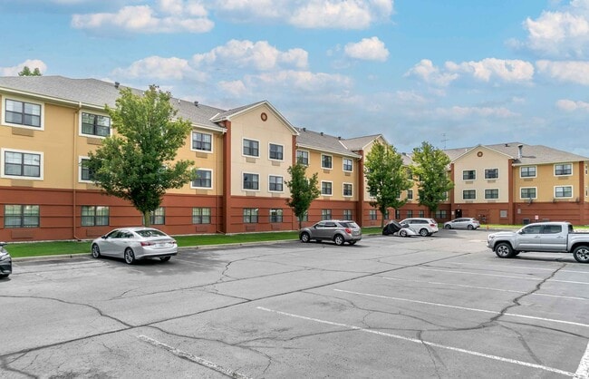 Building Photo - Furnished Studio-Detroit - Sterling Heights