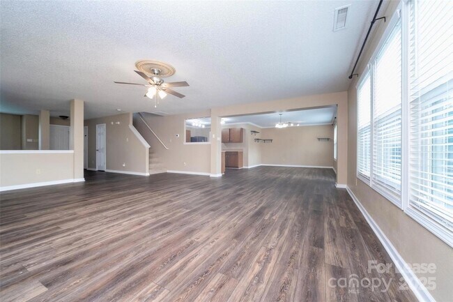 Building Photo - 910 Torsion Lane