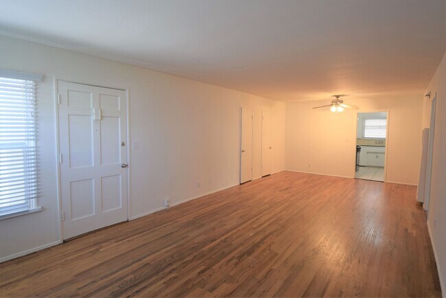 Foto del edificio - 11645 Moorpark St