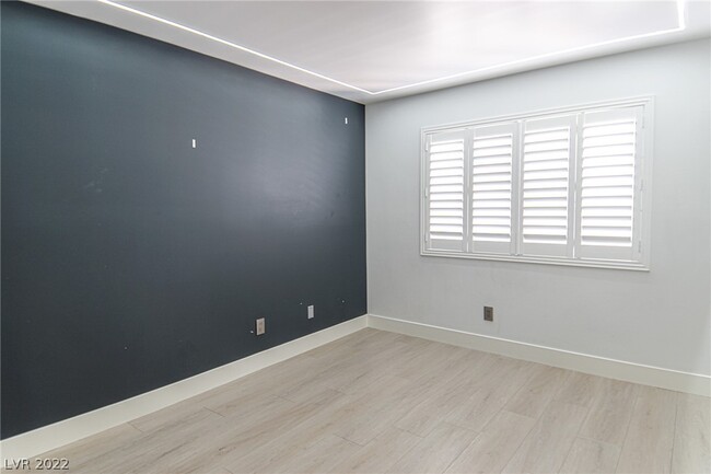 Building Photo - 1313 W Moorpoint Dr
