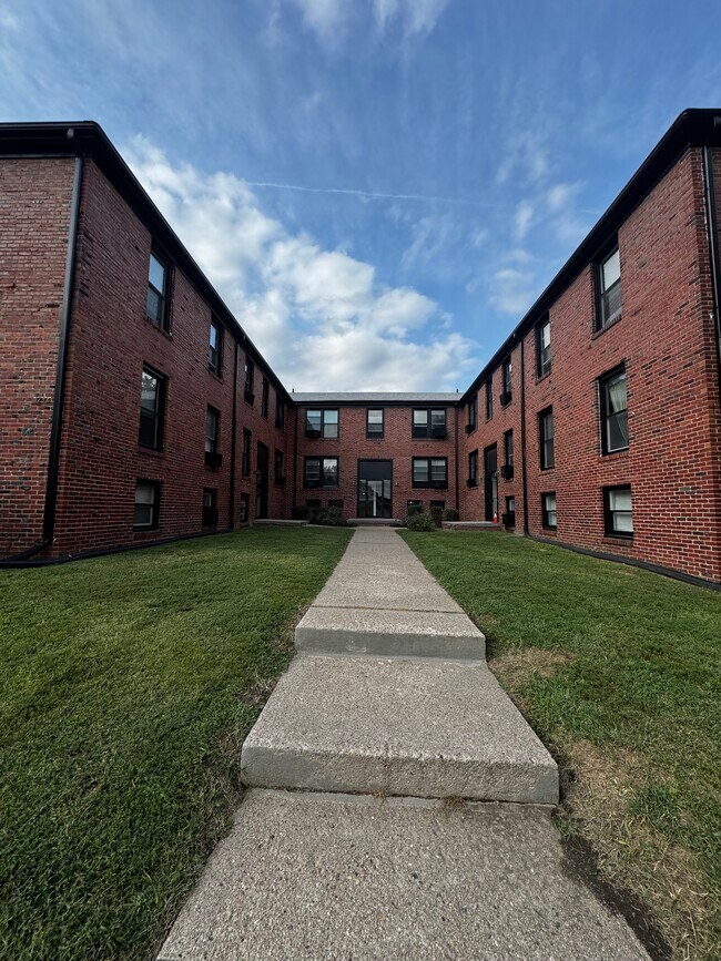Building Photo - Dundee Court 4732