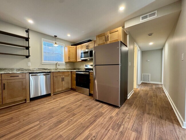 Building Photo - Renovated Apartment Near Campus and Downtown Blacksburg