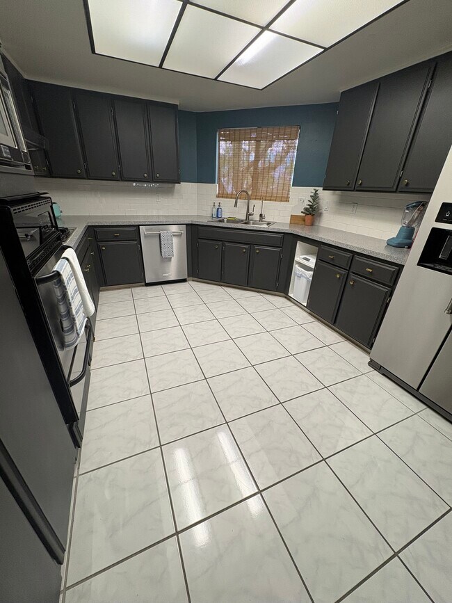 Building Photo - 3155 E Ramon Rd