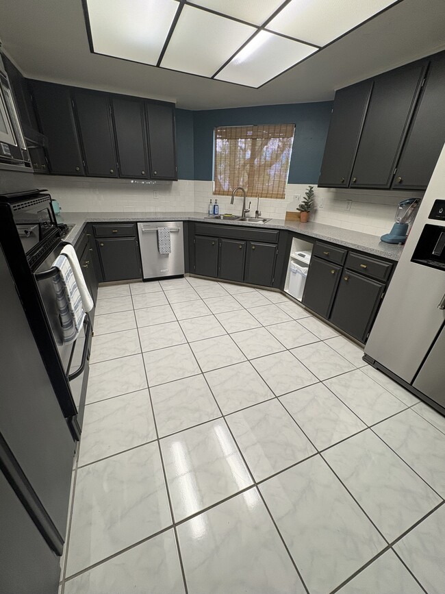 Building Photo - 3155 E Ramon Rd