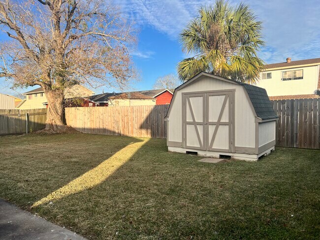 Foto del edificio - 225 Brett Dr