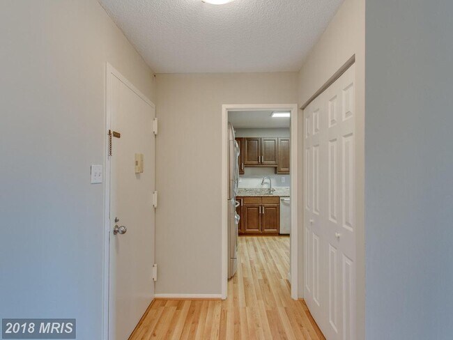 Building Photo - 307 Yoakum Pkwy