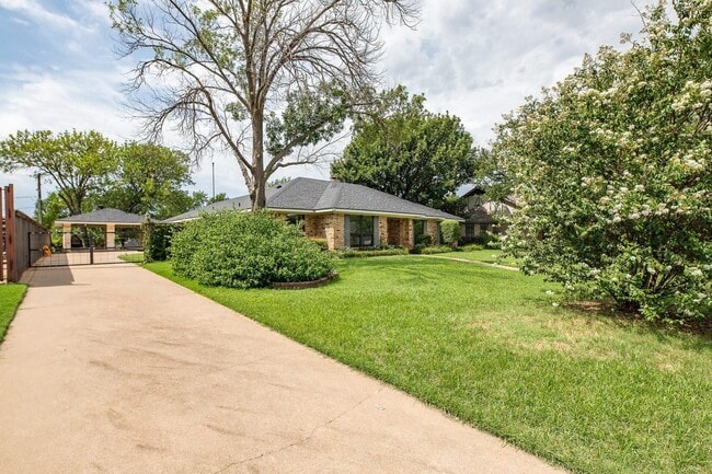 Building Photo - 4411 Shady Ln