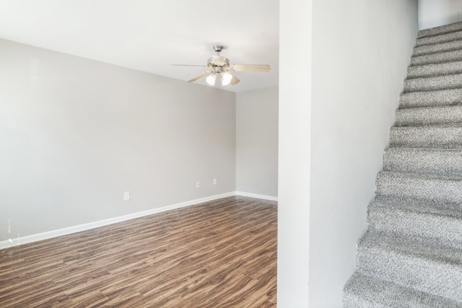 Building Photo - 109 Creekside Dr