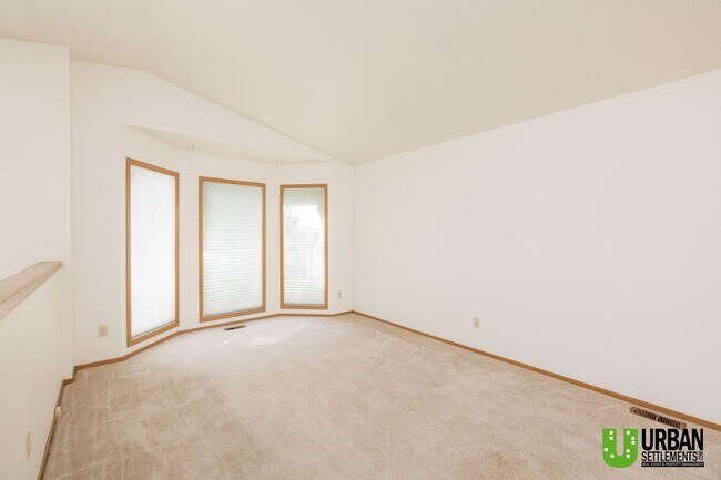 Foto del edificio - 3 bedroom, 2 bathroom home located on the ...