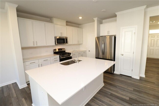 Building Photo - 5711 Woodlawn Dr