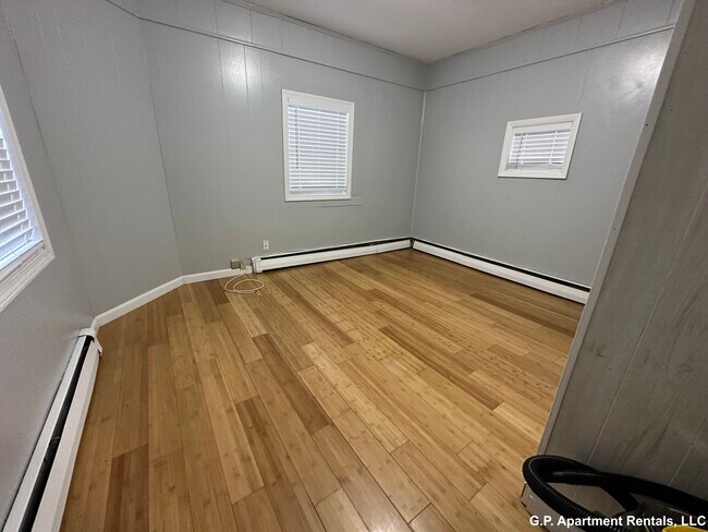 Building Photo - 166 Highland Ave