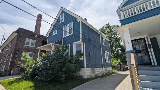 Foto del edificio - Discover this three-bedroom, one-bath home in Cleveland